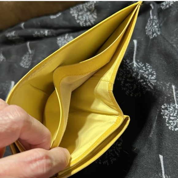 YSL Vintage Yellow Leather Compact Wallet - Picture 5 of 6